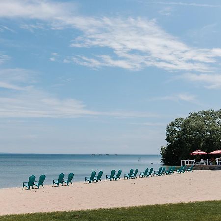 Breakers Resort - Lakeside Saint Ignace Exterior photo