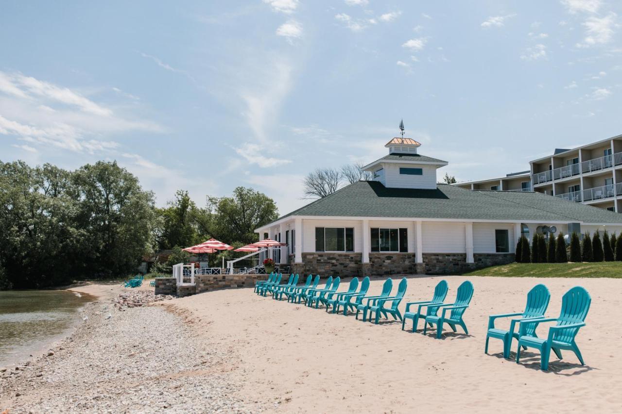 Breakers Resort - Lakeside Saint Ignace Exterior photo