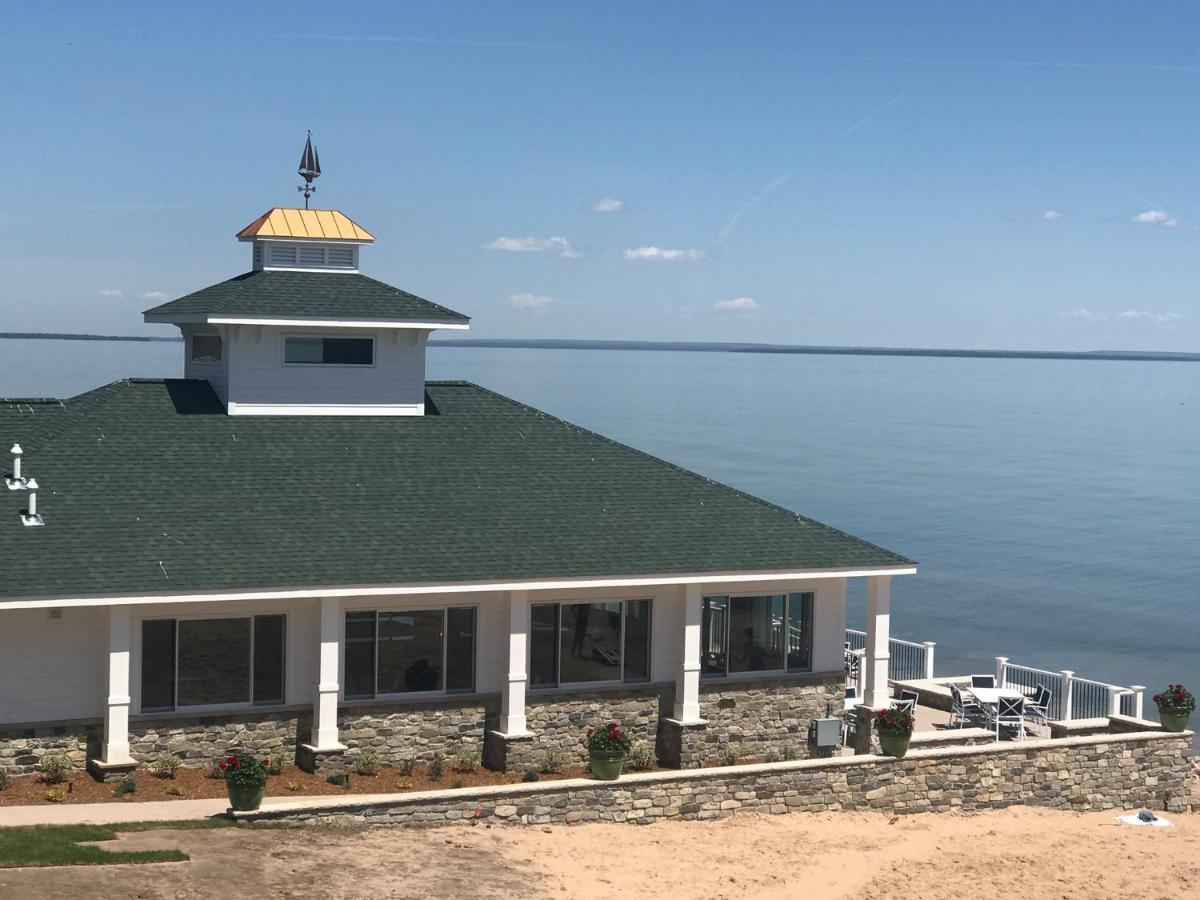 Breakers Resort - Lakeside Saint Ignace Exterior photo